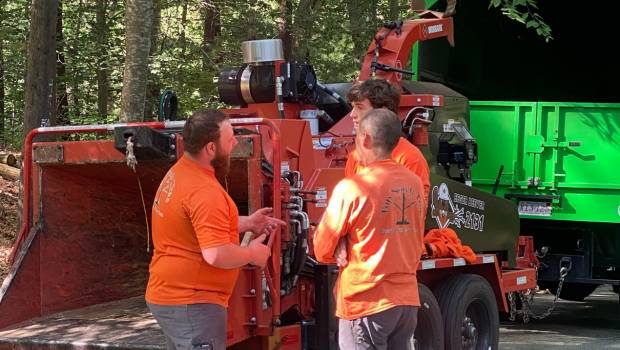 Top Notch Tree arborists having a discussion.